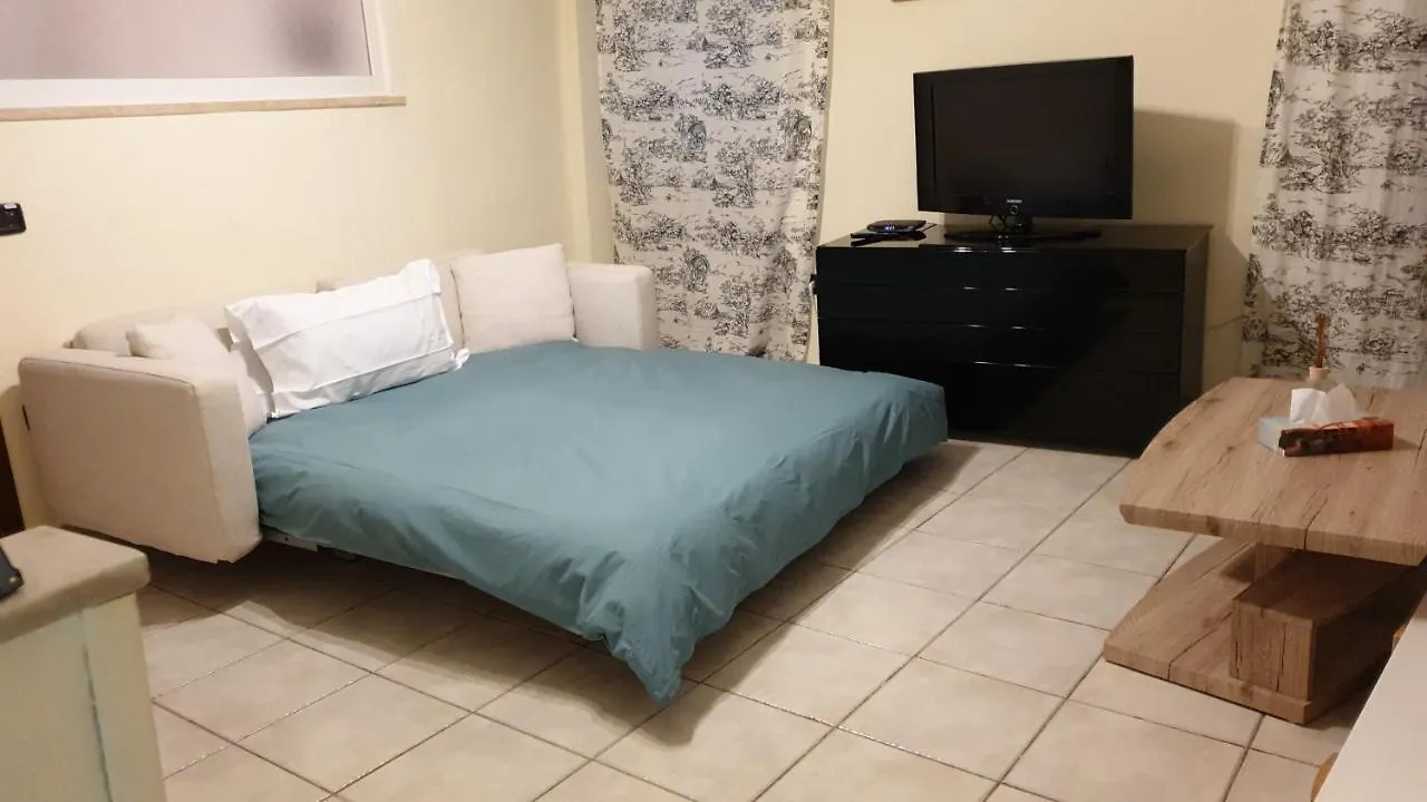 The Woman'S House Apartment Luino